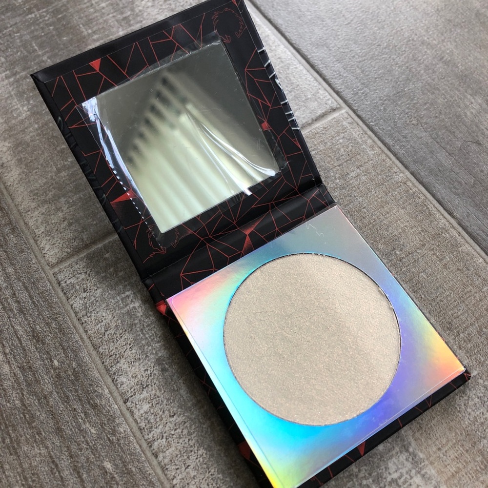 ColourPop Villans Collection Highlighter: Cruella